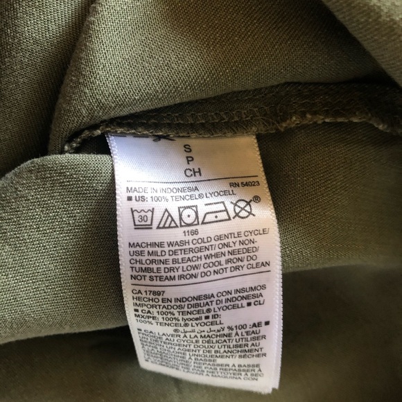 NWOT Old Navy Button Up Tencel Top, Small - Picture 3 of 3